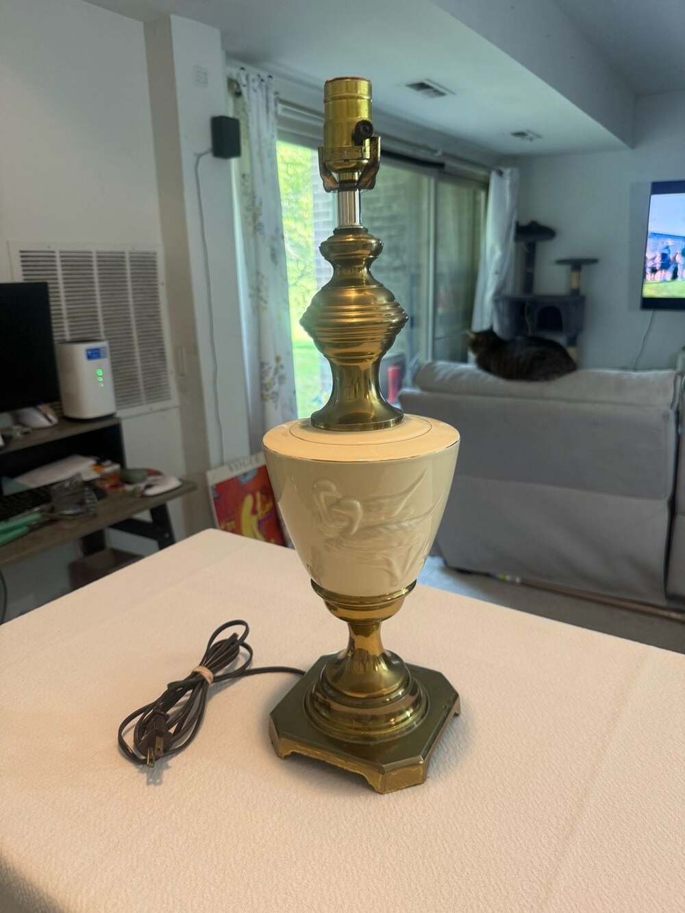 Vintage Lenox‎ Brass and Cream Enamel Urn Table Lamp with Ducks